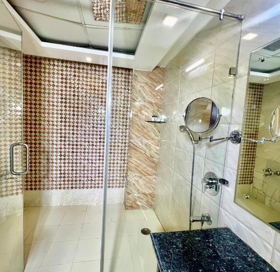 חדר סטנדרט עם מרפסת, Sea Hawk Hill Resort A Luxury Boutique Resort, 20 Km From Nainital