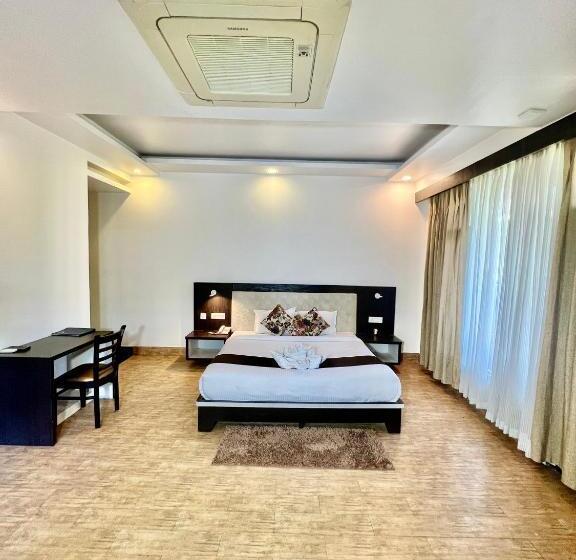 חדר סטנדרט עם מרפסת, Sea Hawk Hill Resort A Luxury Boutique Resort, 20 Km From Nainital