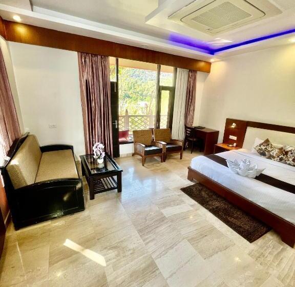 バルコニー付きスタンダードルーム, Sea Hawk Hill Resort A Luxury Boutique Resort, 20 Km From Nainital