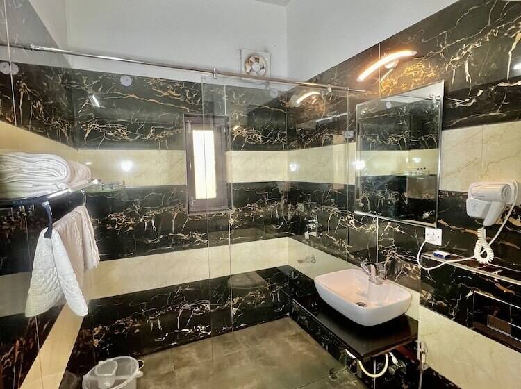 デラックスルーム, Sea Hawk Hill Resort A Luxury Boutique Resort, 20 Km From Nainital