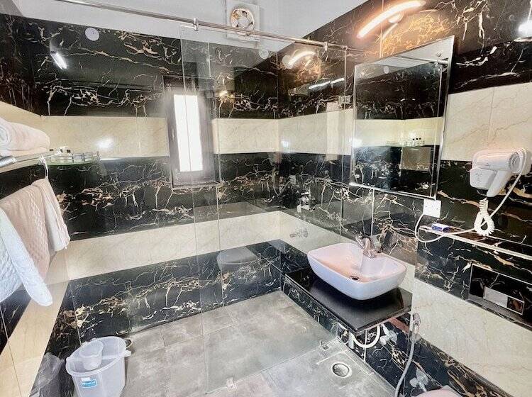 デラックスルーム, Sea Hawk Hill Resort A Luxury Boutique Resort, 20 Km From Nainital