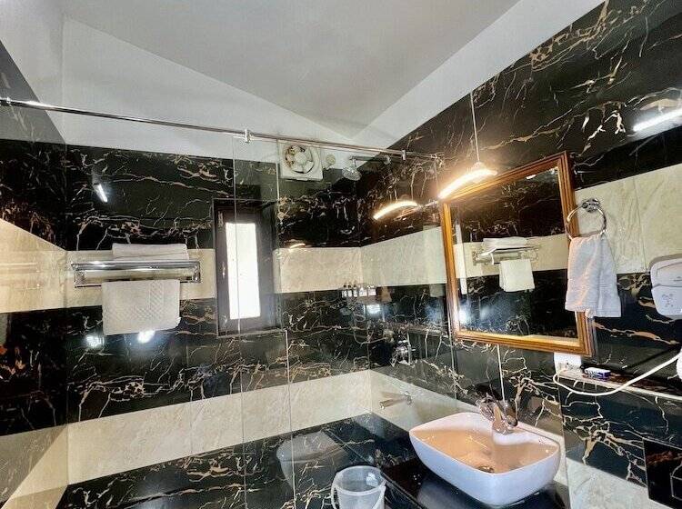 اتاق لوکس, Sea Hawk Hill Resort A Luxury Boutique Resort, 20 Km From Nainital