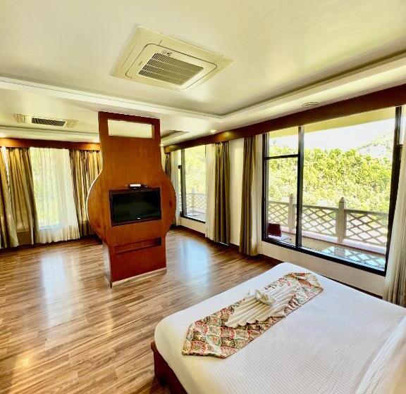 スーペリアールーム, Sea Hawk Hill Resort A Luxury Boutique Resort, 20 Km From Nainital