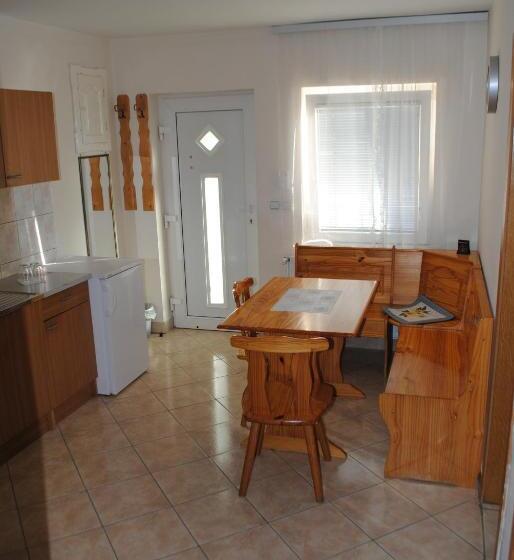 آپارتمان 2 خوابه, Vila Delux