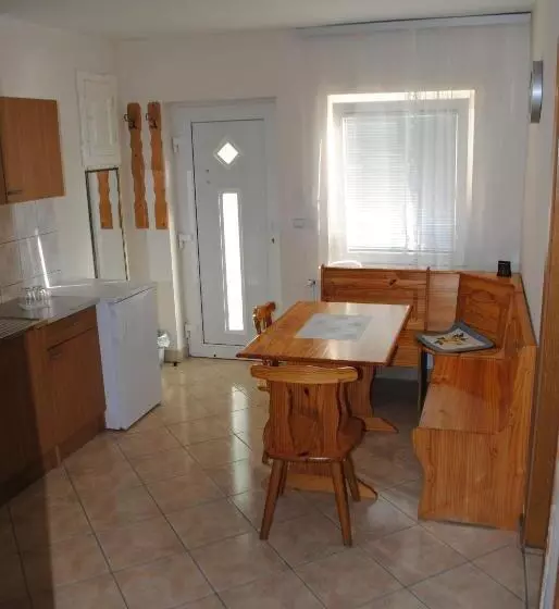 آپارتمان 2 خوابه, Vila Delux