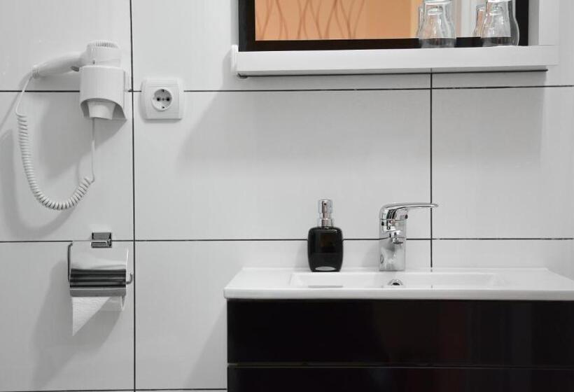 اتاق لوکس, Vila Delux