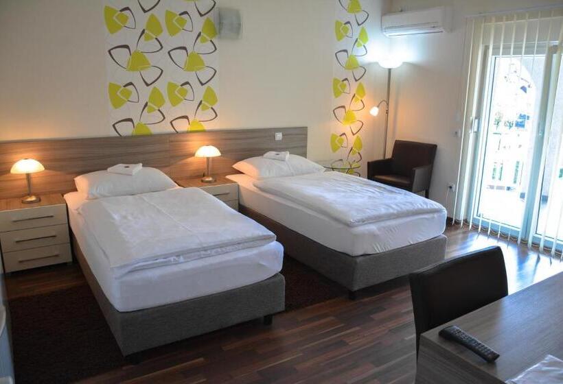 اتاق لوکس, Vila Delux