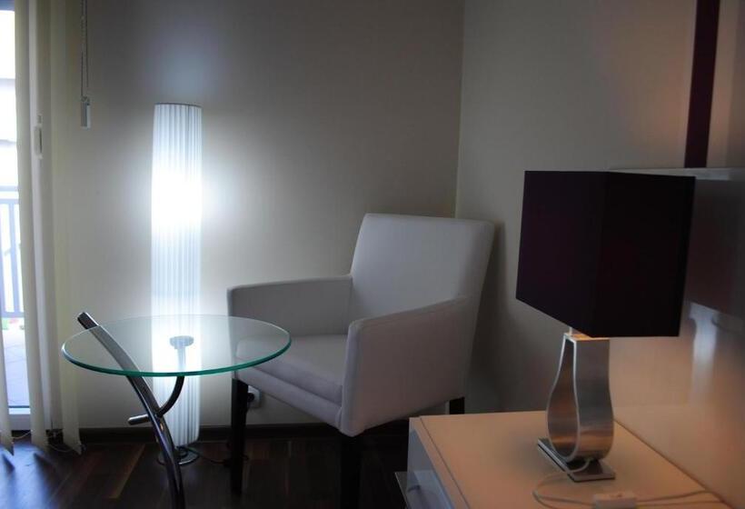 اتاق لوکس, Vila Delux