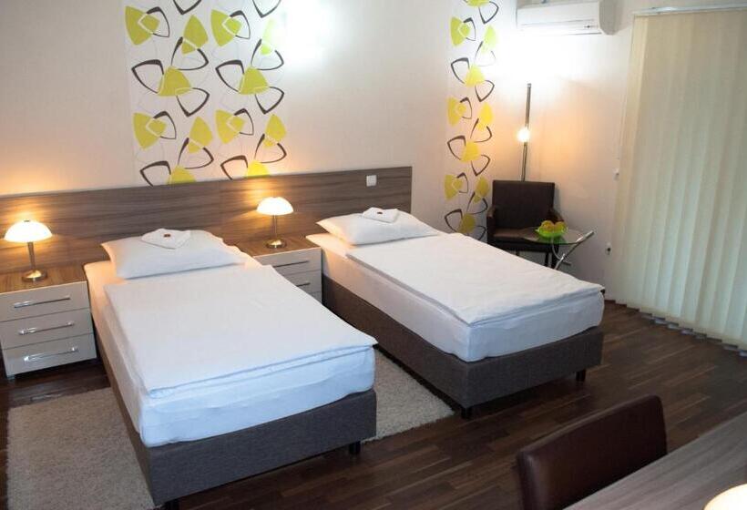 اتاق لوکس, Vila Delux