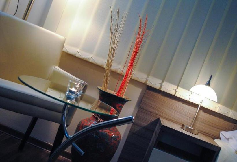 اتاق لوکس سه تخته, Vila Delux