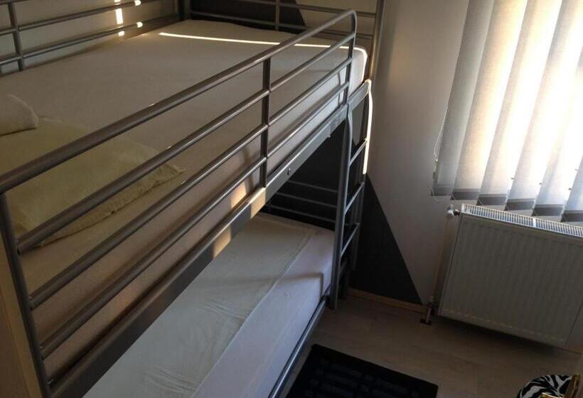 اتاق خانوادگی, Vila Delux