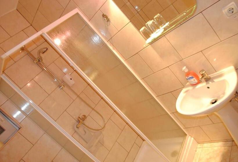 اتاق اکونومی یک تخته, Vila Delux