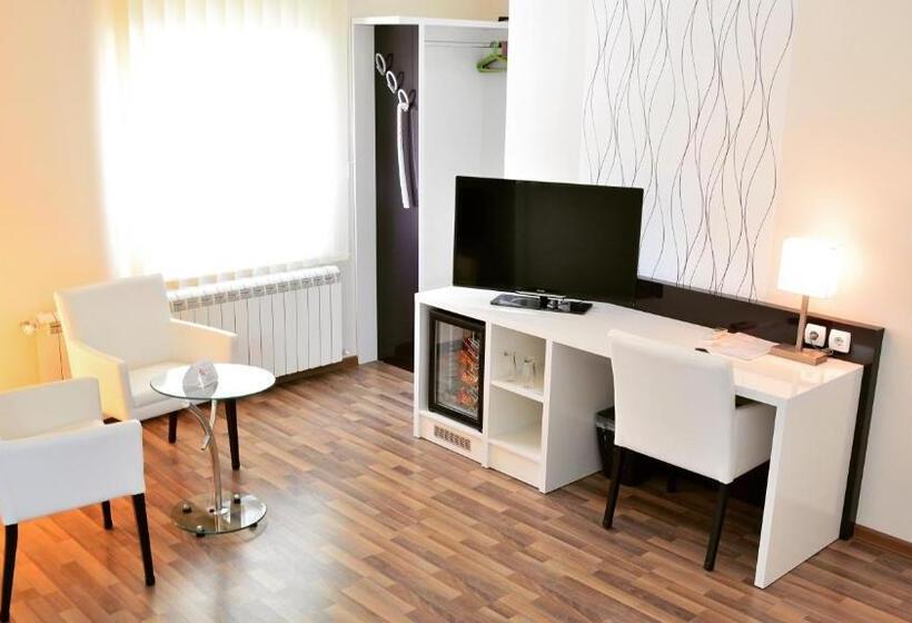 اتاق لوکس, Vila Delux