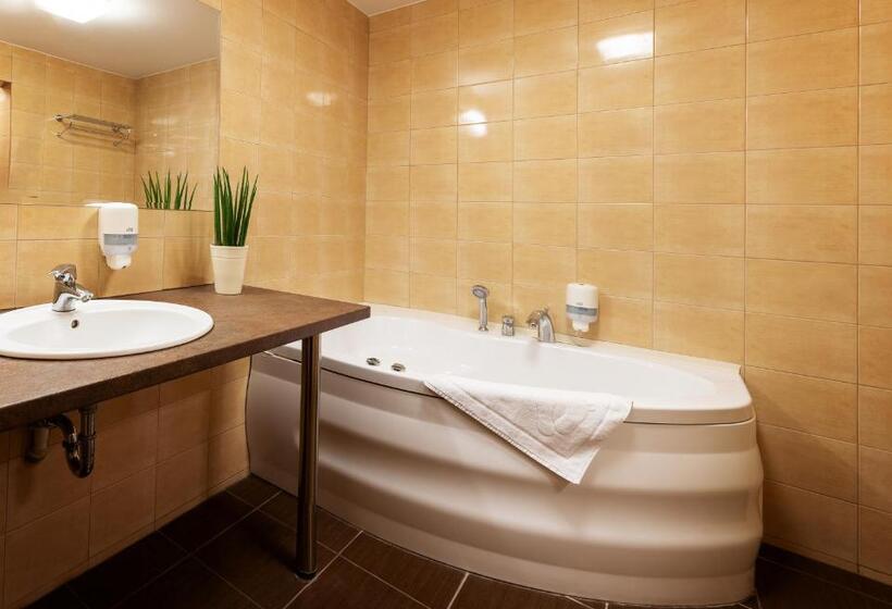 آپارتمان 1 خوابه, Zawisza