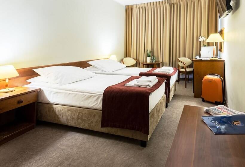 اتاق راحتی, Zawisza