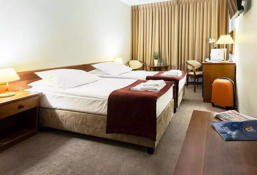 اتاق راحتی, Zawisza