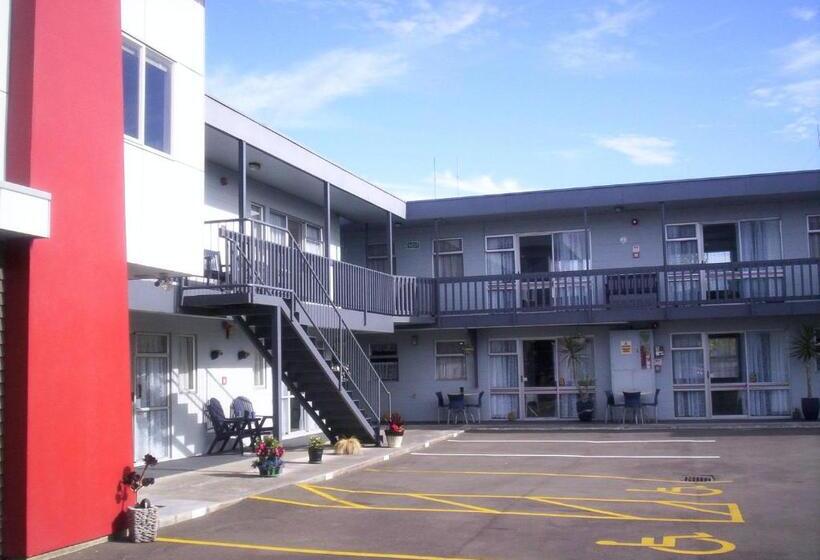 استودیوی استاندارد, Broadway Motor Inn