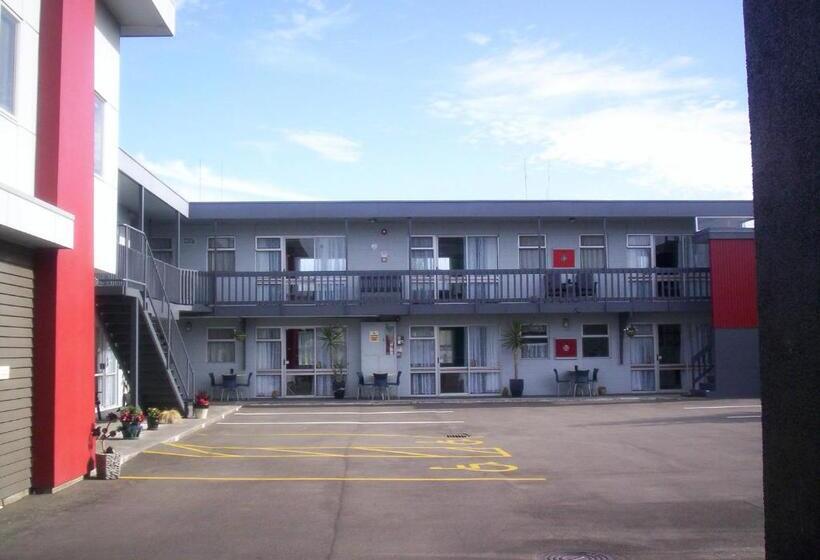 استودیوی استاندارد, Broadway Motor Inn