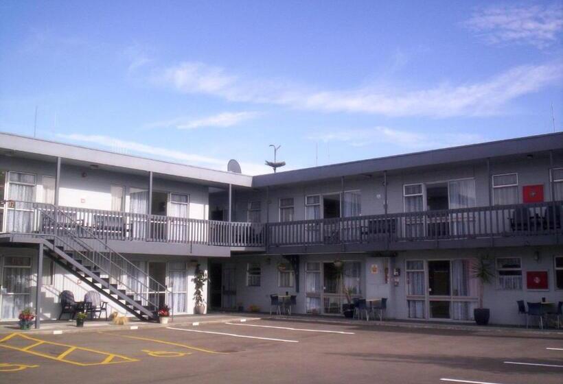 استودیوی استاندارد, Broadway Motor Inn