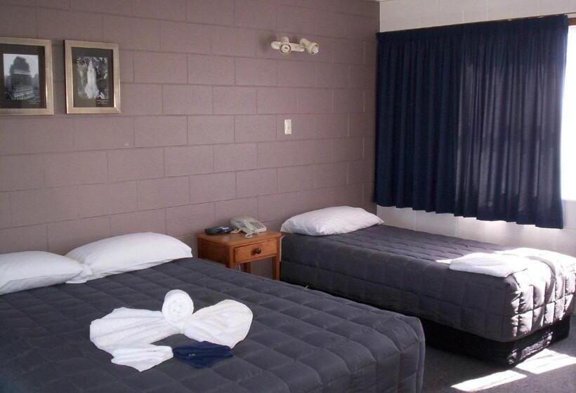 استودیوی استاندارد, Broadway Motor Inn