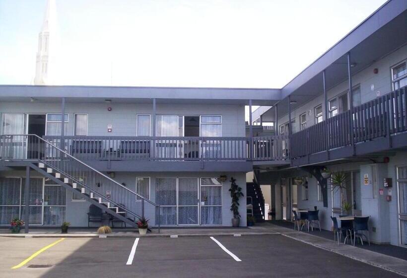 استودیوی استاندارد, Broadway Motor Inn
