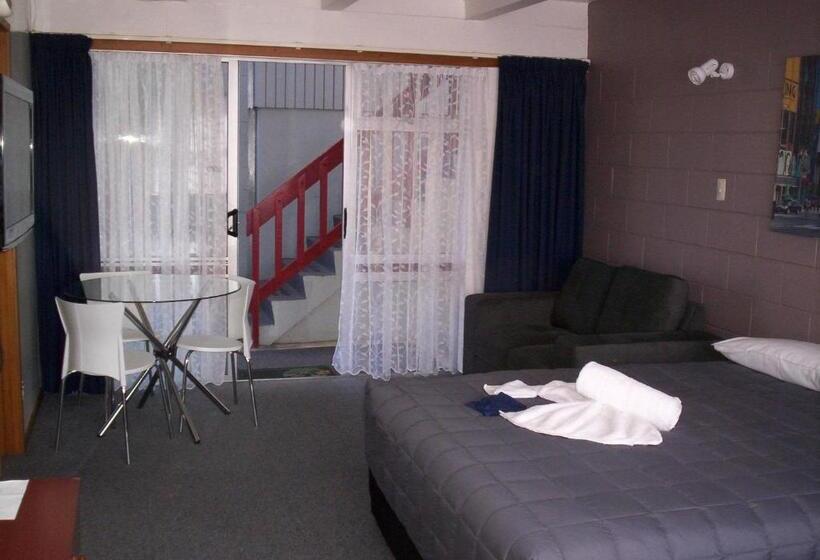 استودیوی استاندارد, Broadway Motor Inn