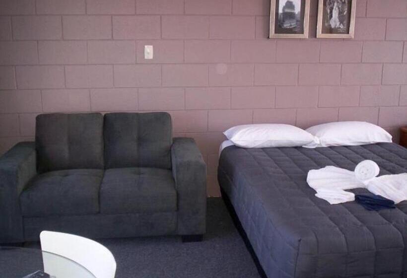 استودیوی استاندارد, Broadway Motor Inn