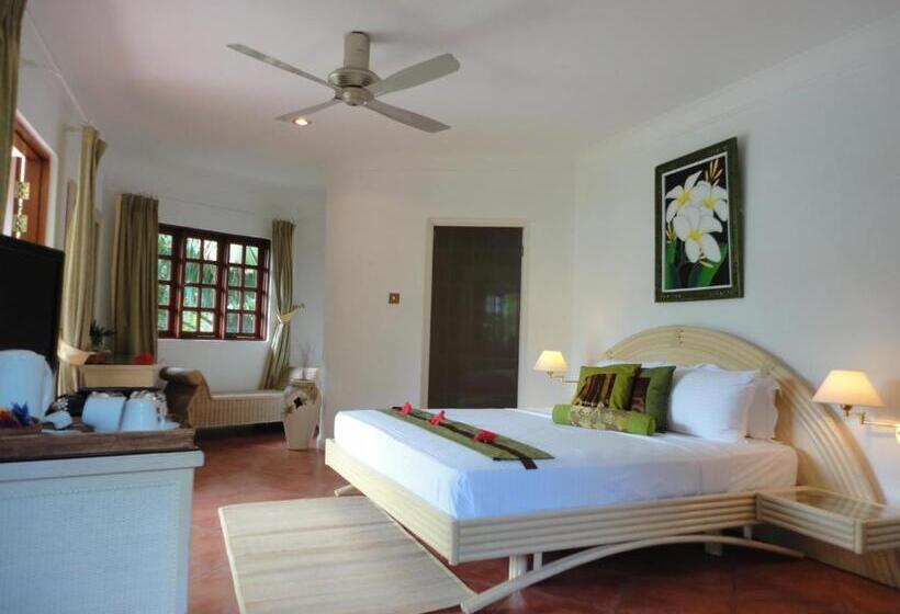 سوییت جونیور, L Habitation Cerf Island