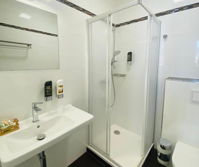 발코니 디럭스 룸, Riverside Hotel Plzeň