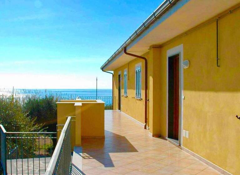 带1个卧室的带阳台的公寓, Elvira Residence Villammare