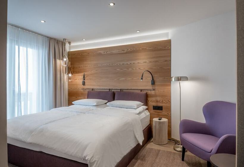 جناح مزوَّد بشرفة, Chalet Silvretta Hotel & Spa