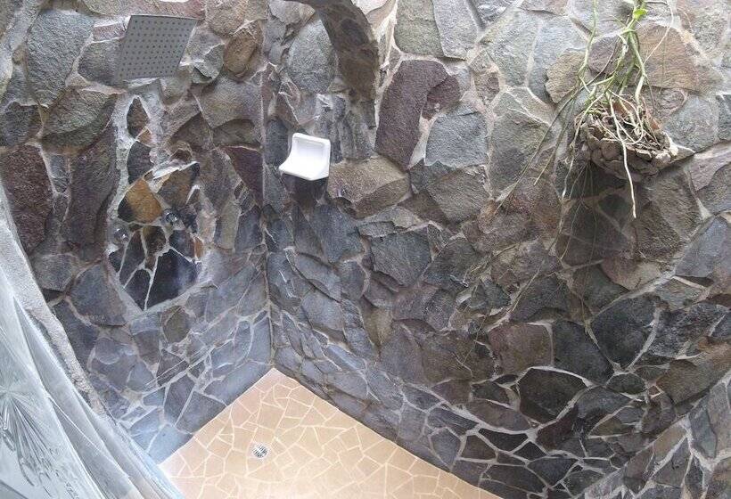 סוויטה משפחתית, Anton Valley