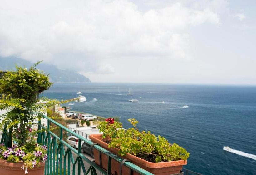 غرفة قياسية مطلّة علي البحر, Il Nido