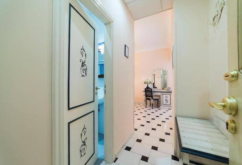 غرفة قياسية مطلّة علي البحر, Il Nido