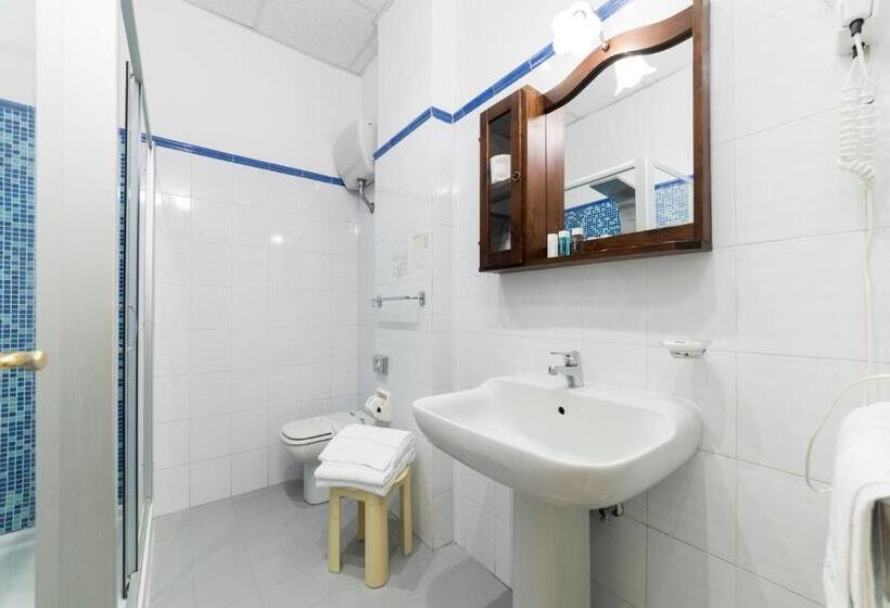 غرفة قياسية مطلّة علي البحر, Il Nido