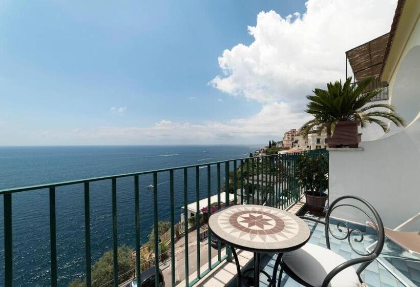 غرفة قياسية مطلّة علي البحر, Il Nido