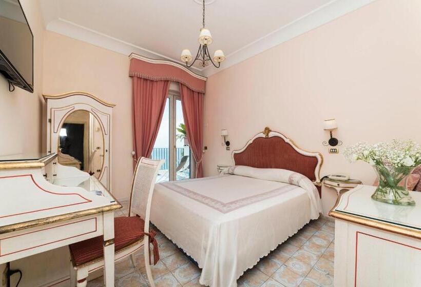 غرفة قياسية مطلّة علي البحر, Il Nido