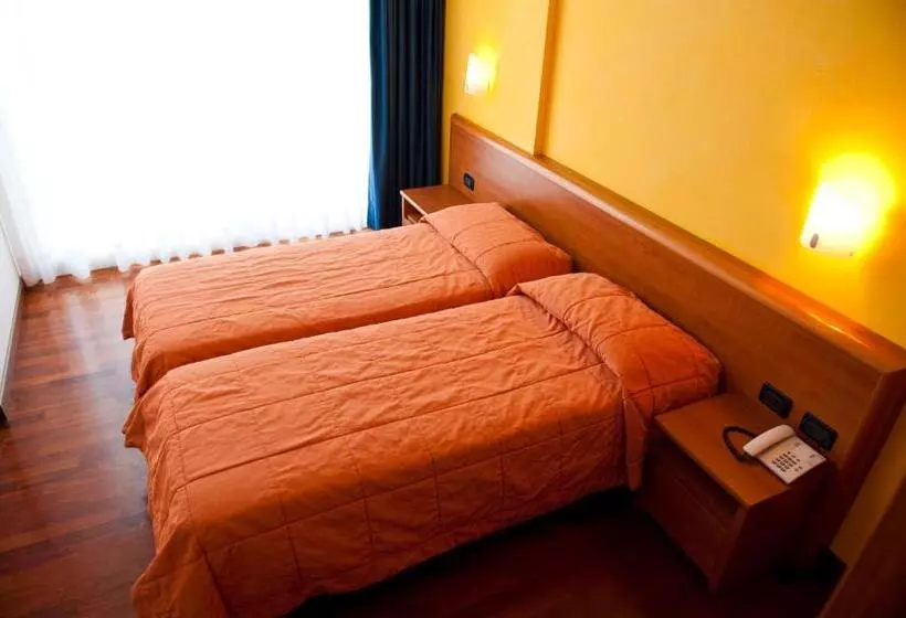 Standard-huone, Internazionale