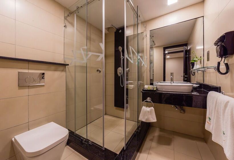 سوییت جونیور, Kabira Country Club