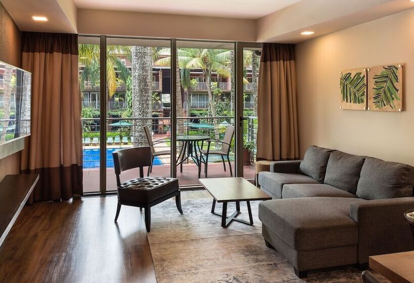 سوییت جونیور, Kabira Country Club