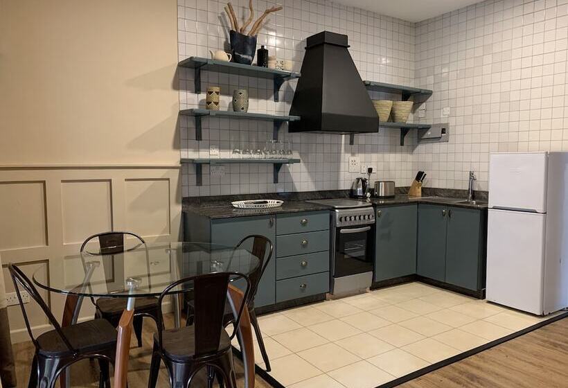 خانه 2 خوابه, Kabira Country Club