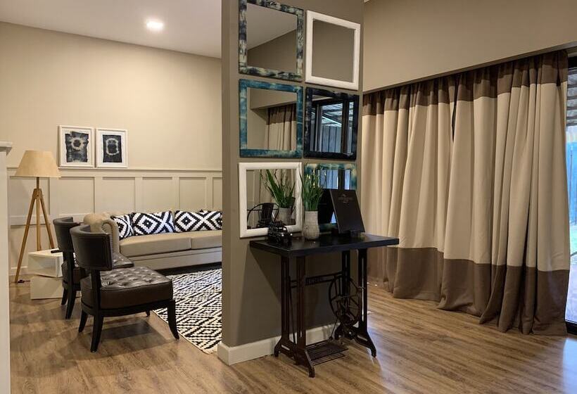 خانه 2 خوابه, Kabira Country Club