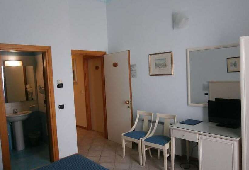 Triple Room Sea View, Miramare