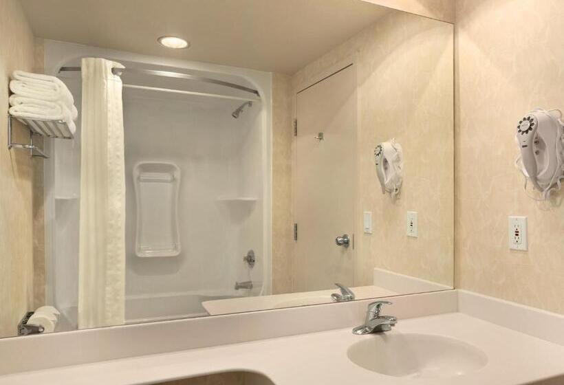 חדר סטנדרט מיטה זוגית, Travelodge By Wyndham Spruce Grove