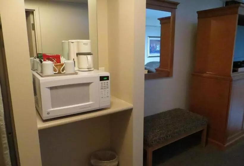 身障者適用スタンダードルーム, Travelodge By Wyndham Spruce Grove