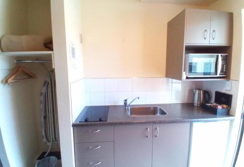 חדר סטנדרט עם מיטת קינג, La Rochelle Motel