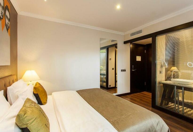 اتاق اکونومی, Quentin Boutique Hotel