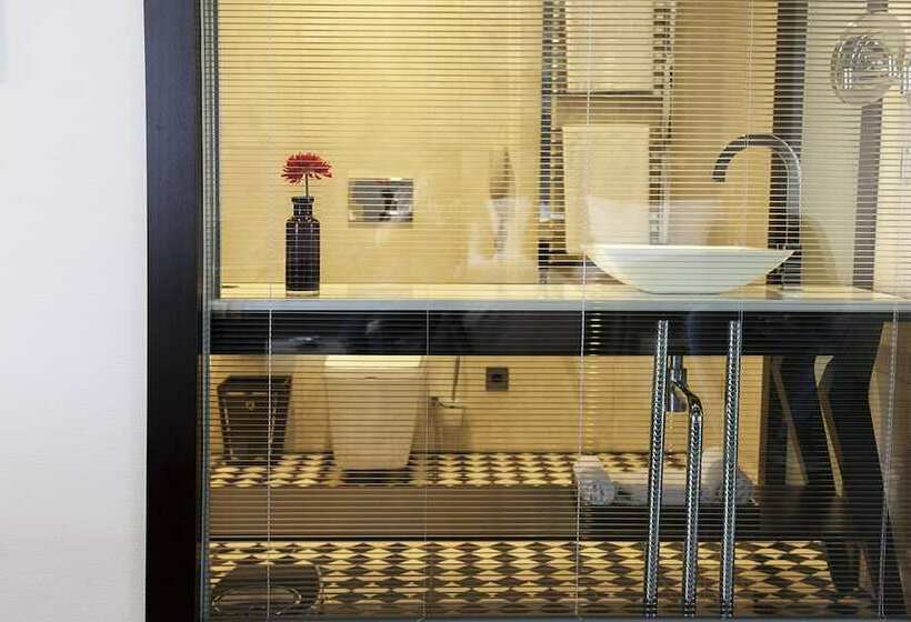 اتاق اکونومی, Quentin Boutique Hotel