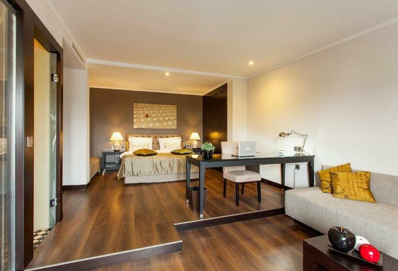 سوییت جونیور, Quentin Boutique Hotel