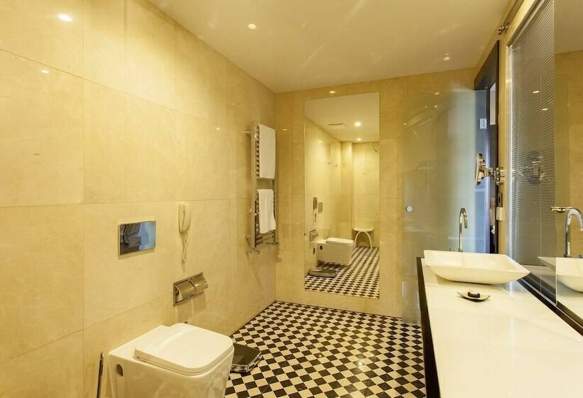 سوییت جونیور, Quentin Boutique Hotel